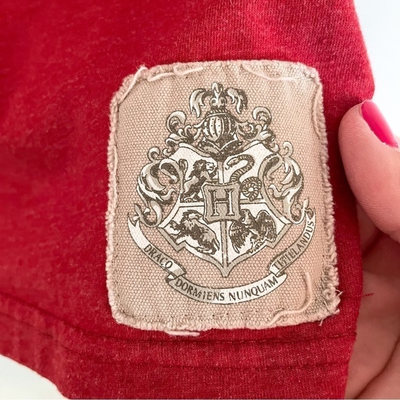 Universal Studios Harry Potter Gryffindor T-Shirt M - Picture 4 of 4